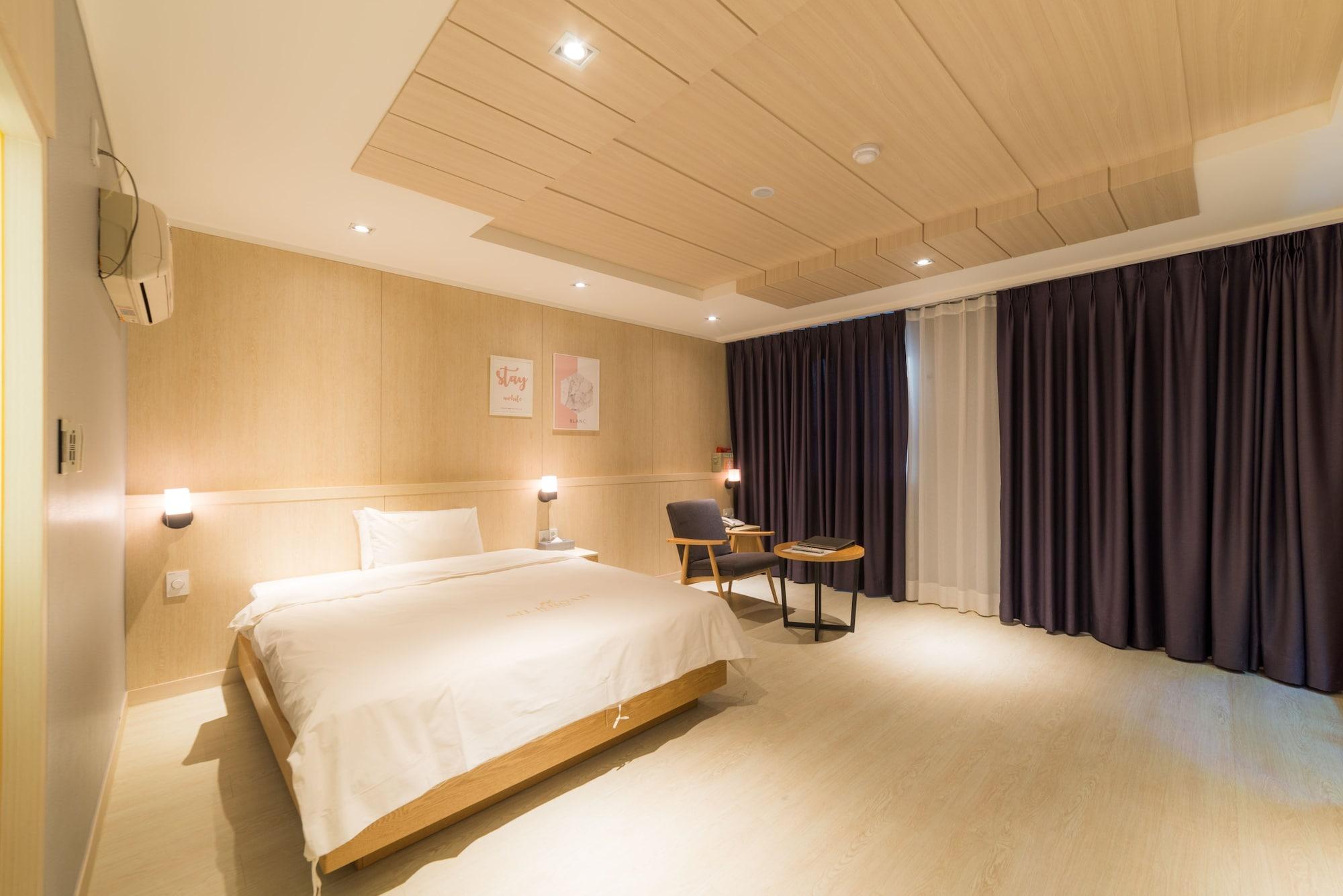 Reborn Suwon Silkroad Hotel מראה חיצוני תמונה