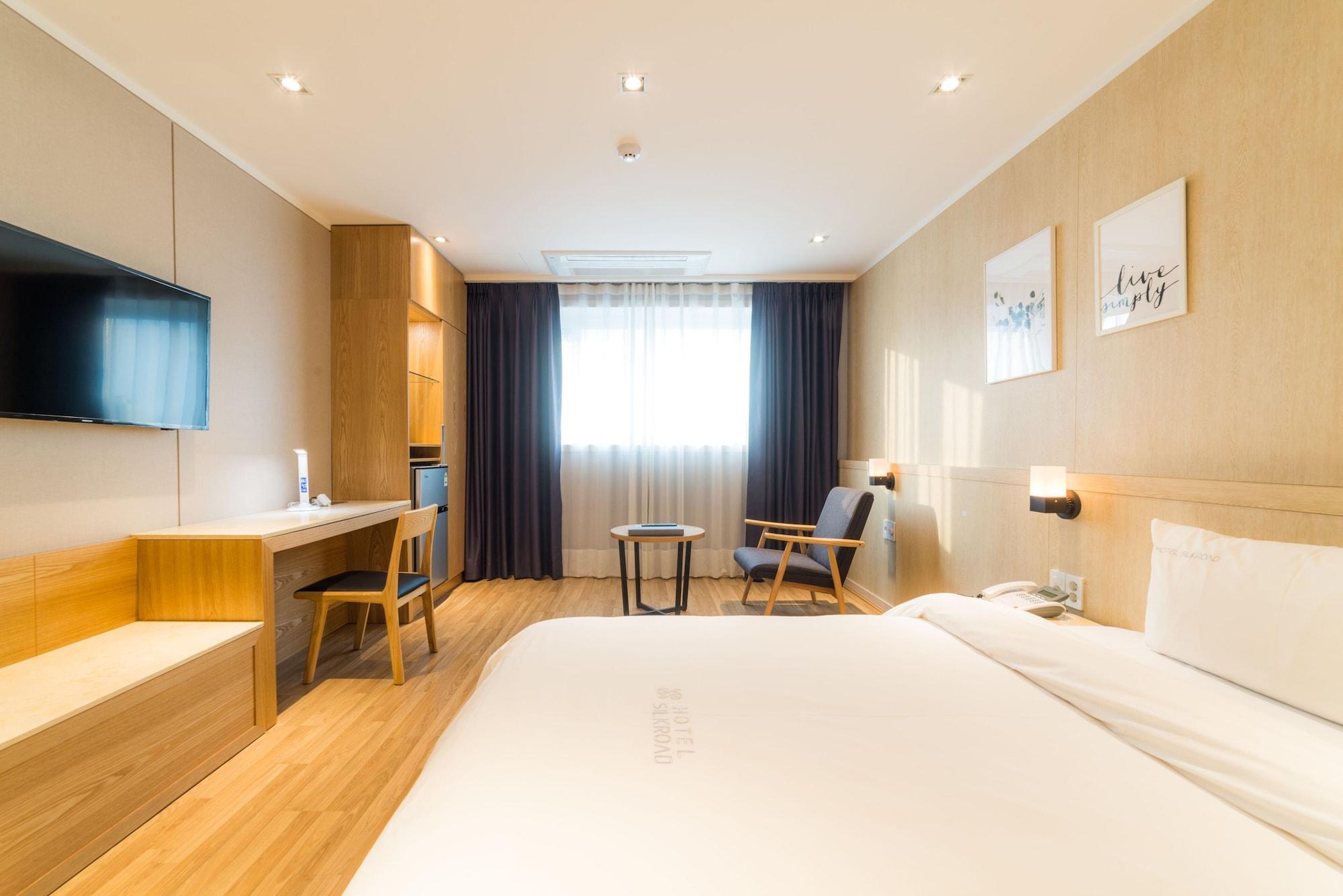 Reborn Suwon Silkroad Hotel מראה חיצוני תמונה