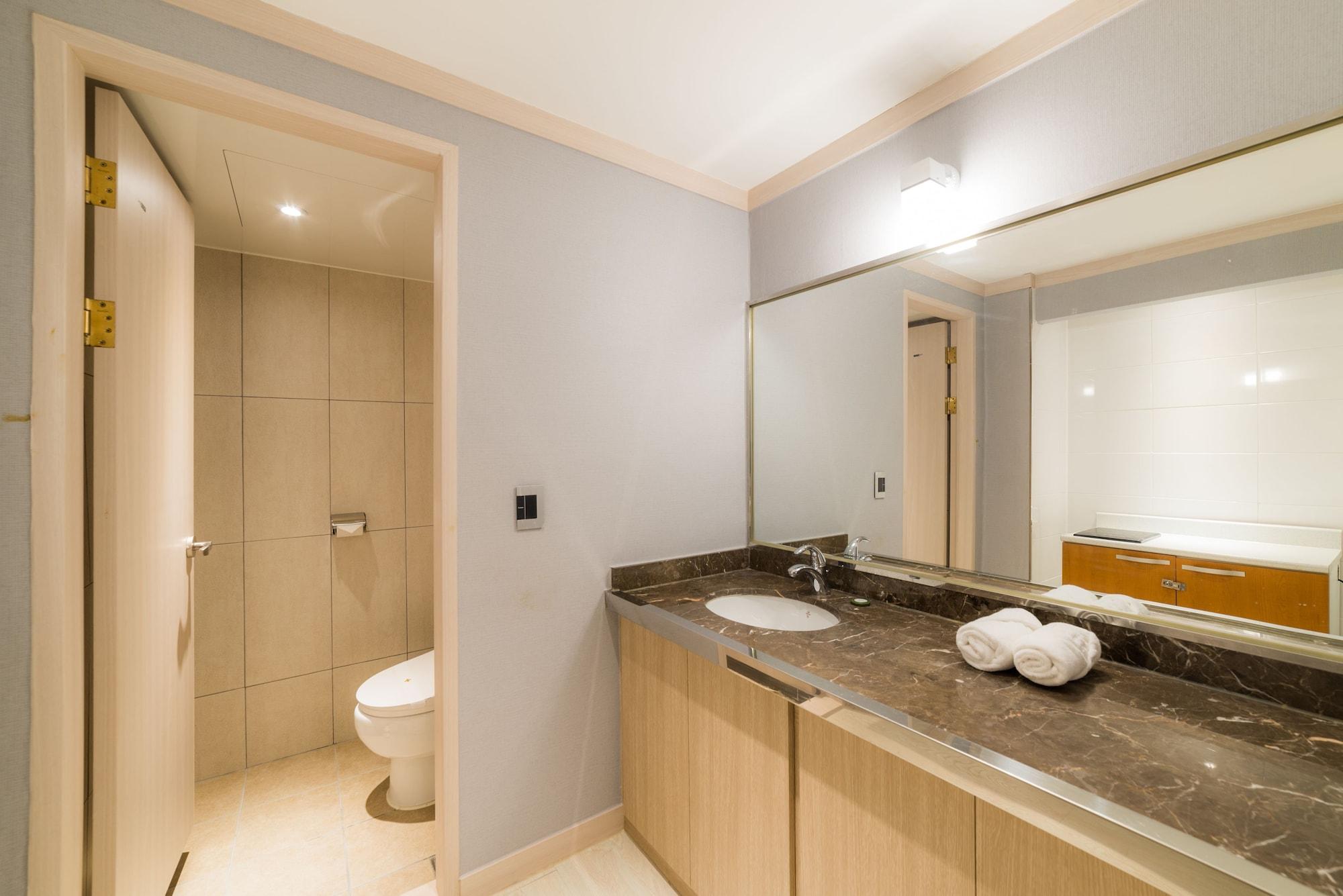 Reborn Suwon Silkroad Hotel מראה חיצוני תמונה