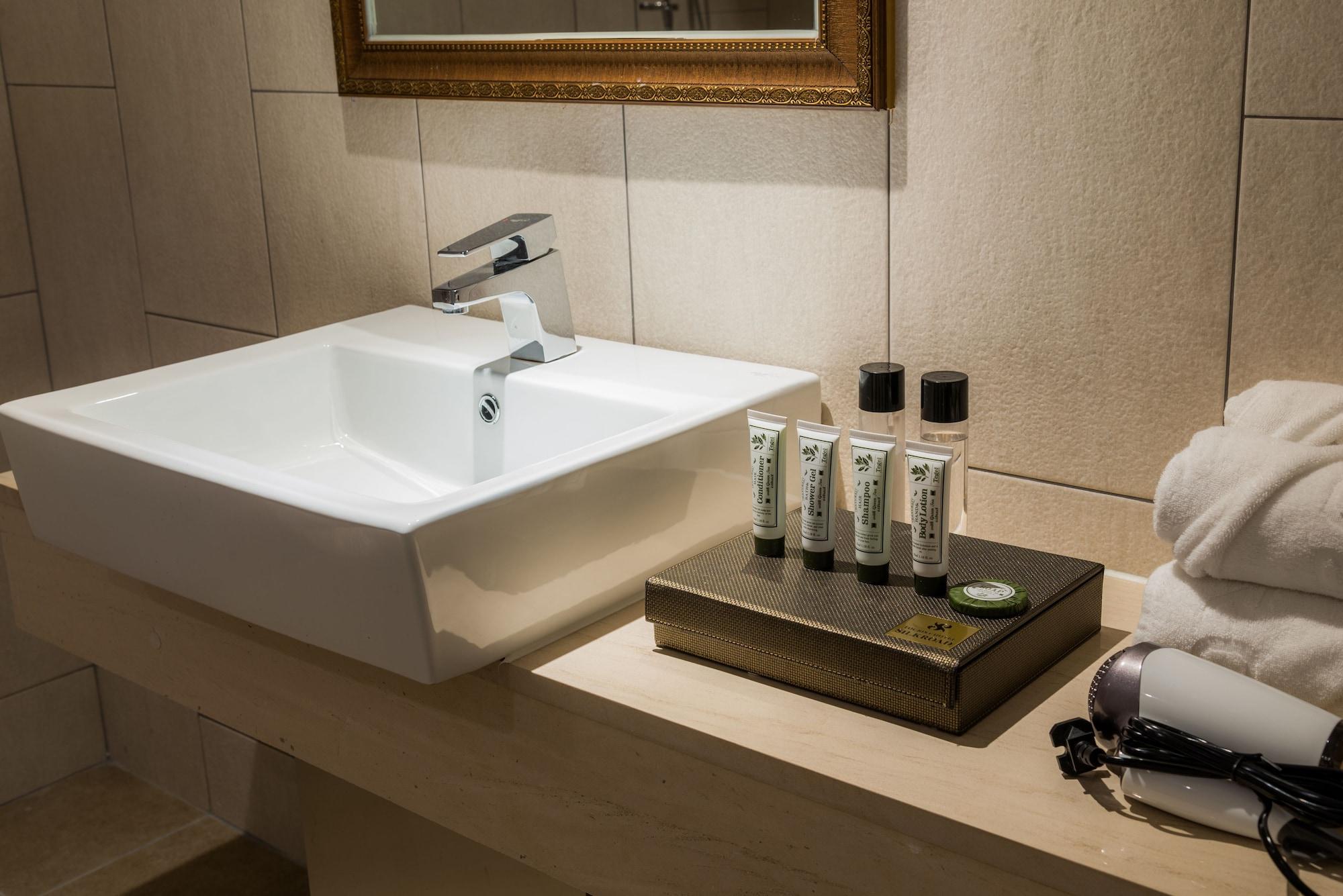 Reborn Suwon Silkroad Hotel מראה חיצוני תמונה