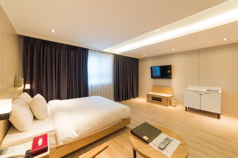 Reborn Suwon Silkroad Hotel מראה חיצוני תמונה