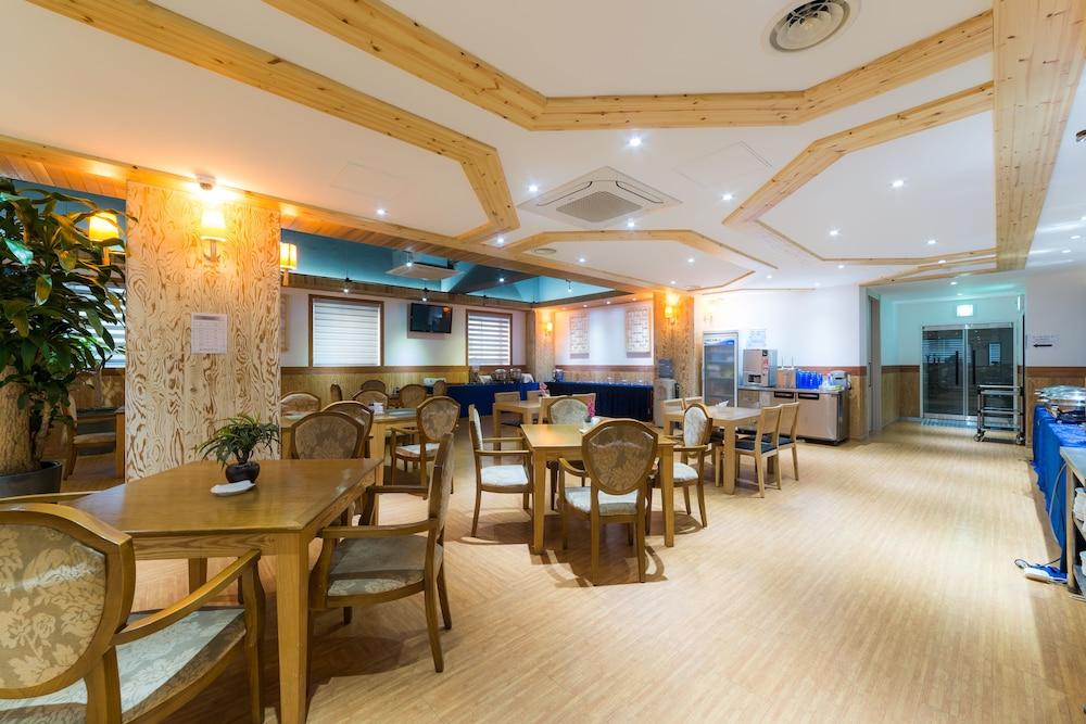 Reborn Suwon Silkroad Hotel מראה חיצוני תמונה