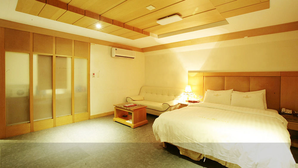 Reborn Suwon Silkroad Hotel מראה חיצוני תמונה