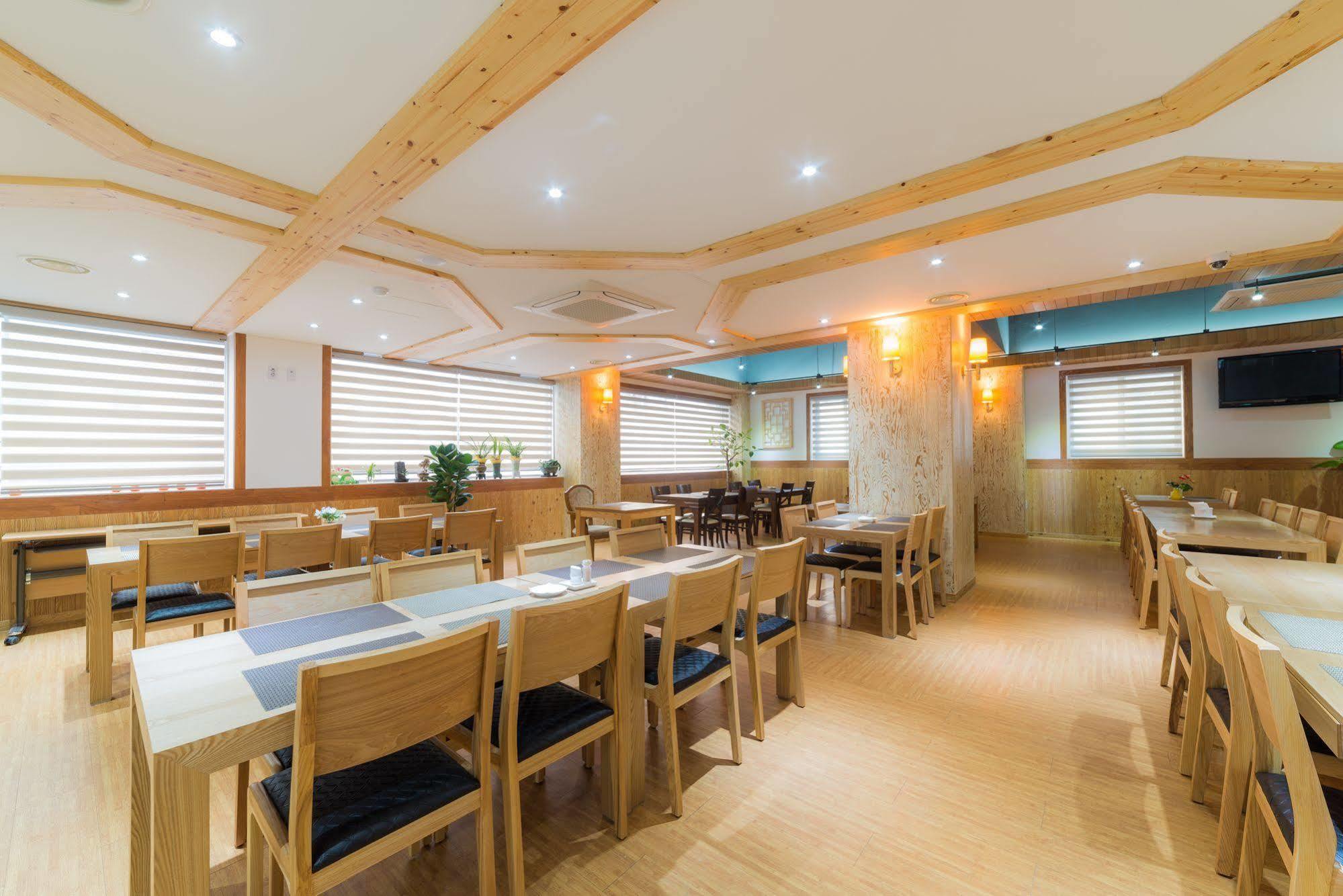 Reborn Suwon Silkroad Hotel מראה חיצוני תמונה