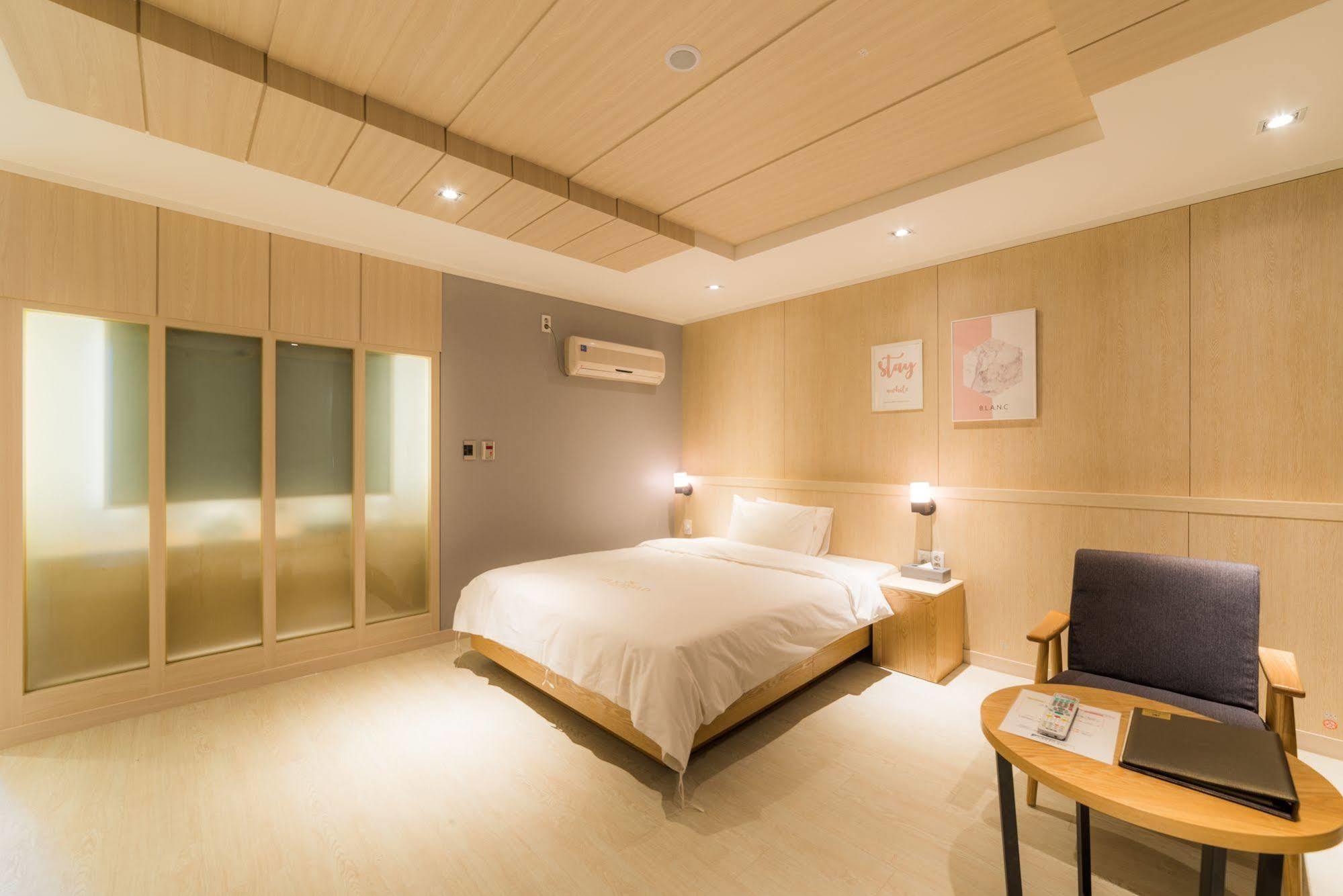 Reborn Suwon Silkroad Hotel מראה חיצוני תמונה