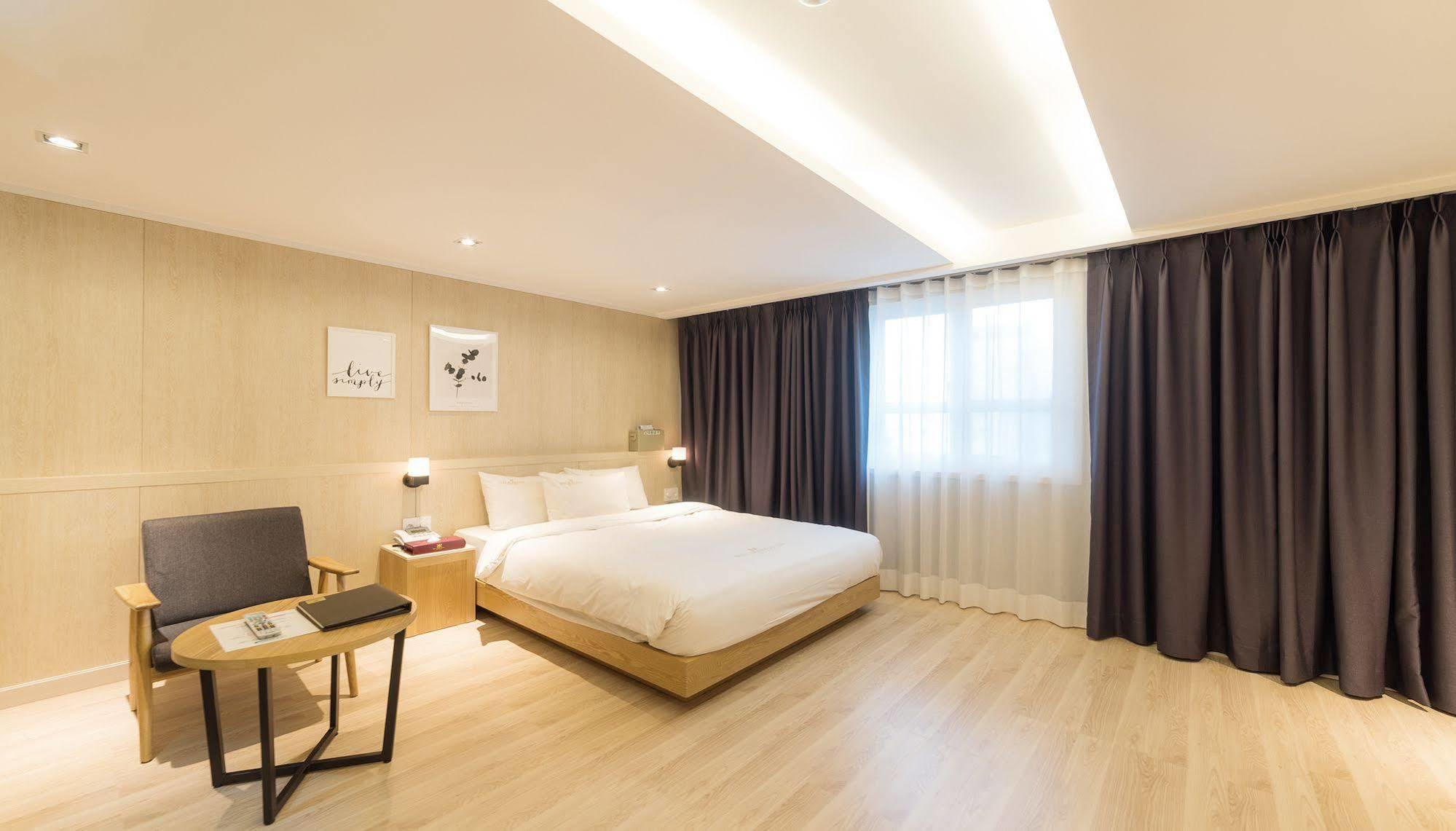 Reborn Suwon Silkroad Hotel מראה חיצוני תמונה