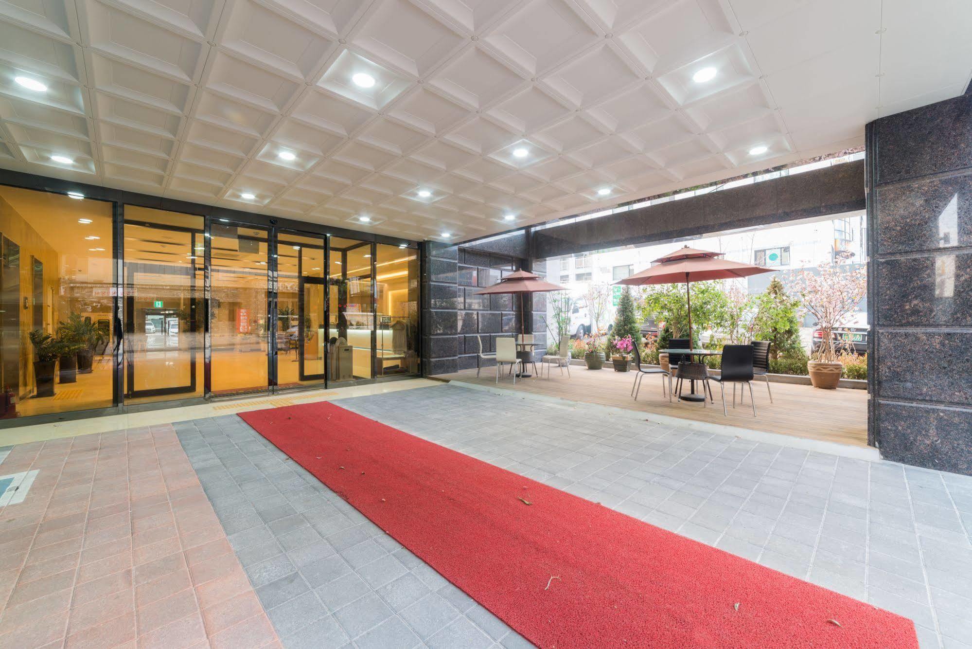 Reborn Suwon Silkroad Hotel מראה חיצוני תמונה