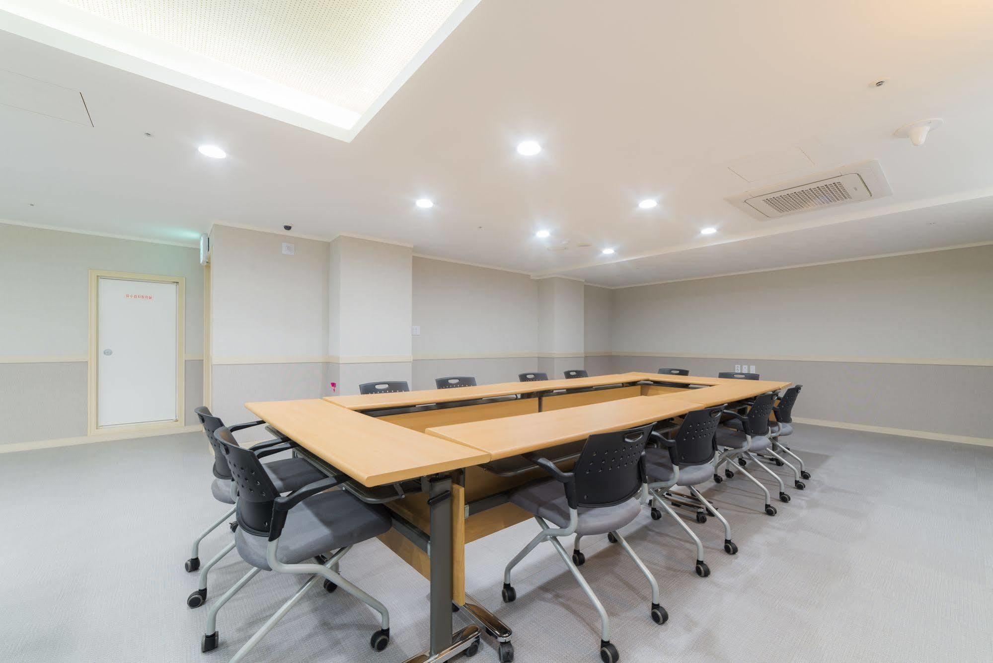 Reborn Suwon Silkroad Hotel מראה חיצוני תמונה