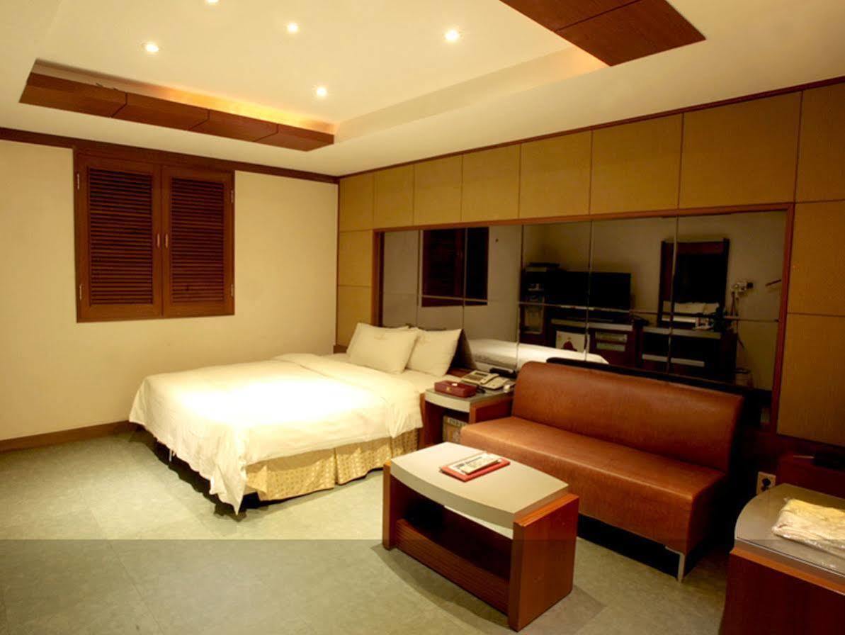 Reborn Suwon Silkroad Hotel מראה חיצוני תמונה