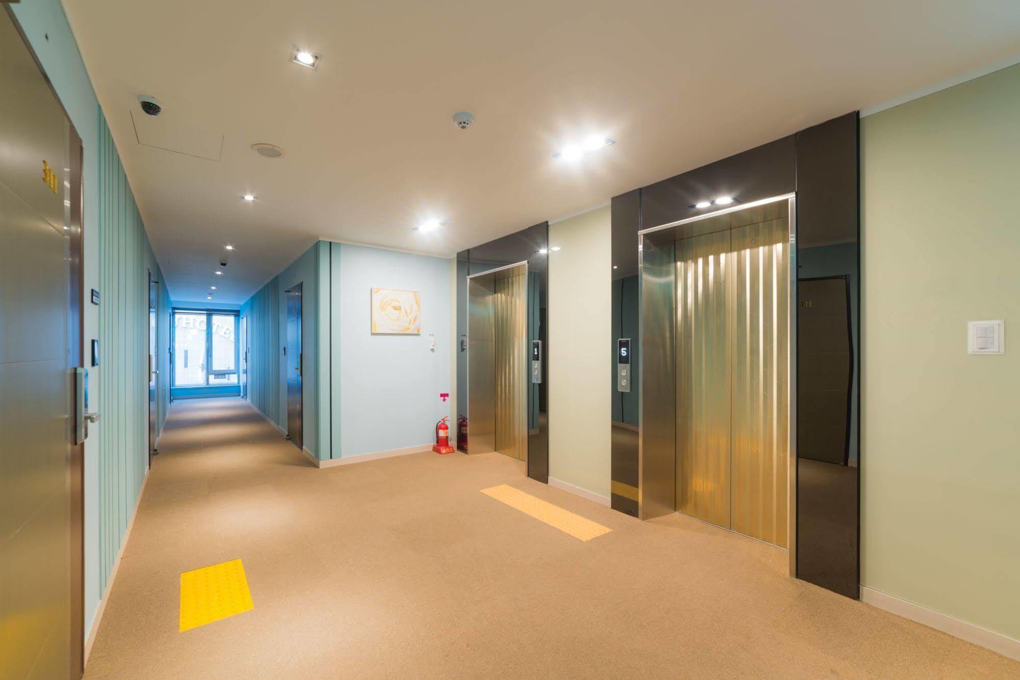 Reborn Suwon Silkroad Hotel מראה חיצוני תמונה