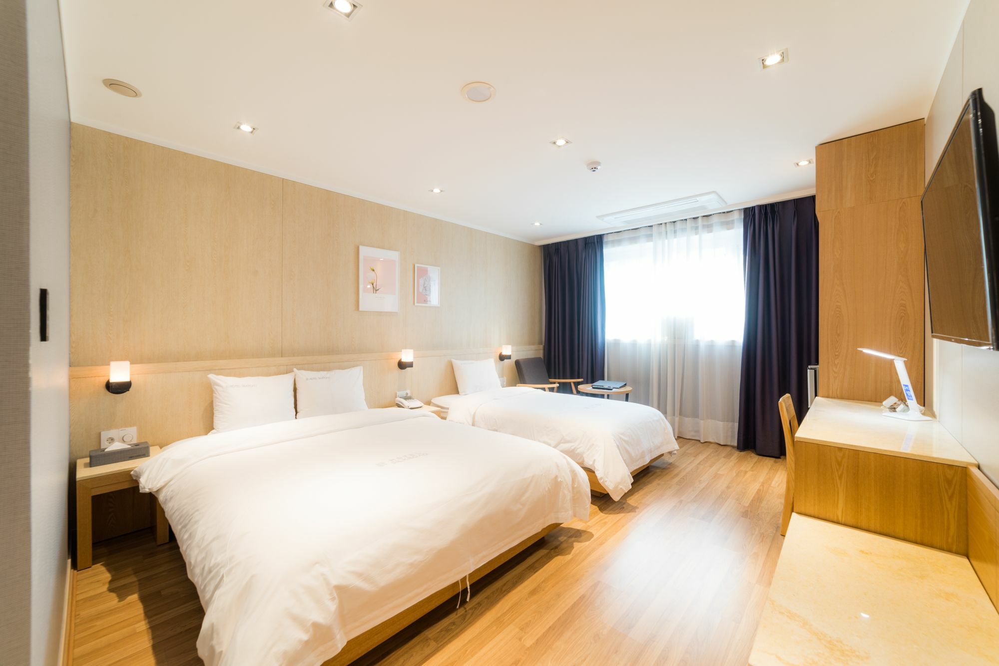 Reborn Suwon Silkroad Hotel מראה חיצוני תמונה